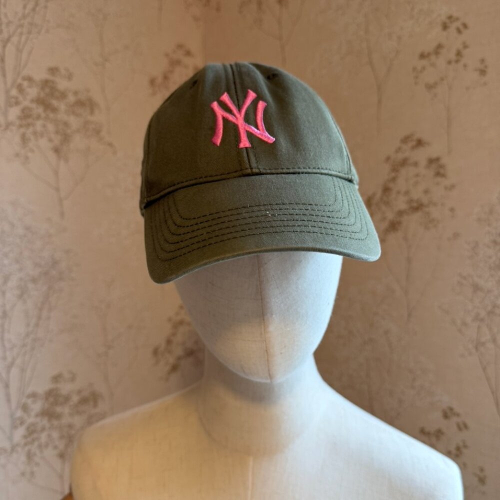 New York Yankees Clean up hat in moss green with pink - Picture 2 of 16